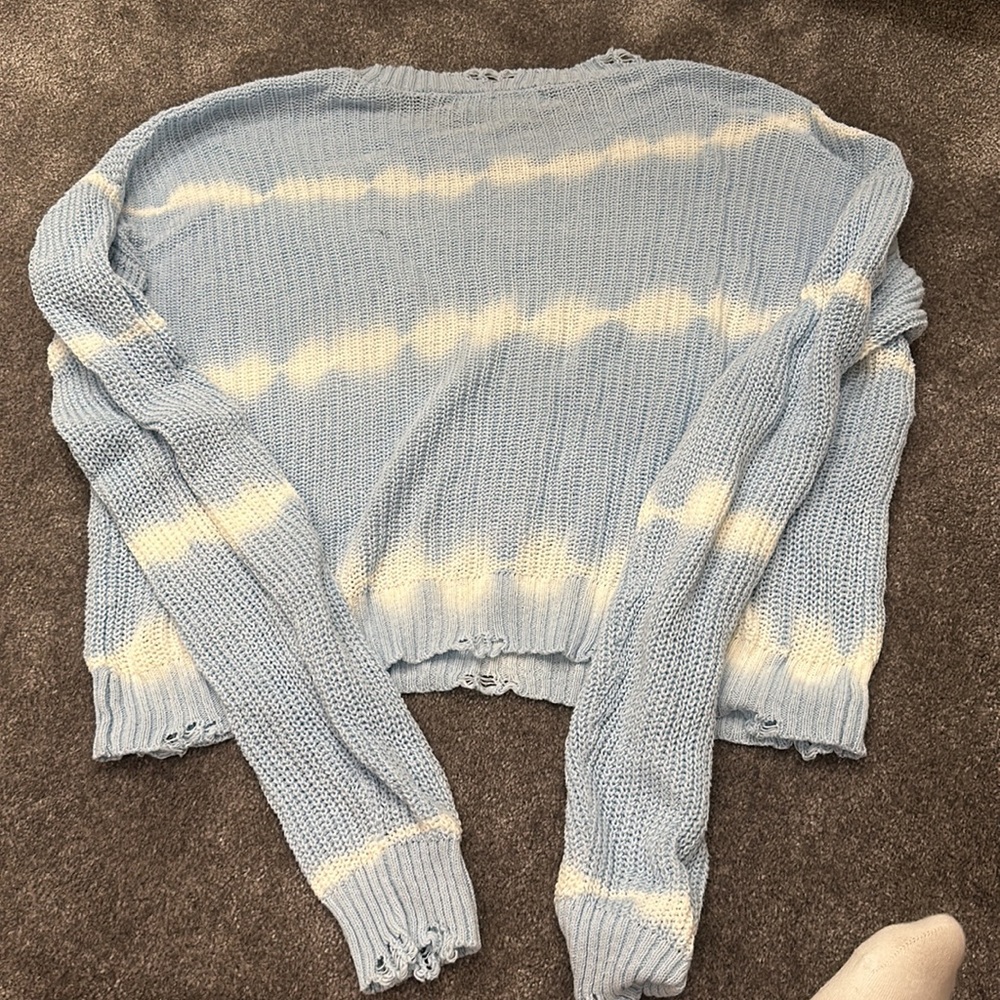 Light blue and white sweater - Picture 2 of 4